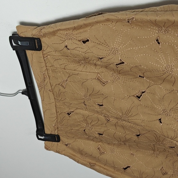 EXPRESS NWT Super High Rise Stylist Tan Scalloped And Pleated Shorts Size 6 - Picture 13 of 16